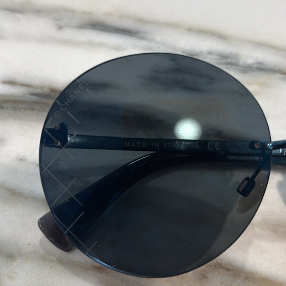 Chanel 4216 - Picture 2 of 2